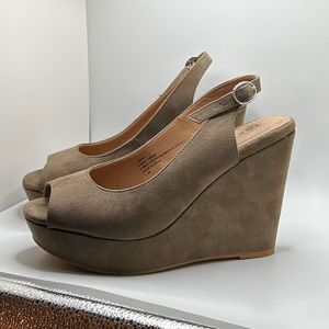 Torrid slingback wedges Tan/Taupe faux Suede Heels Size 7.5 Wide women’s